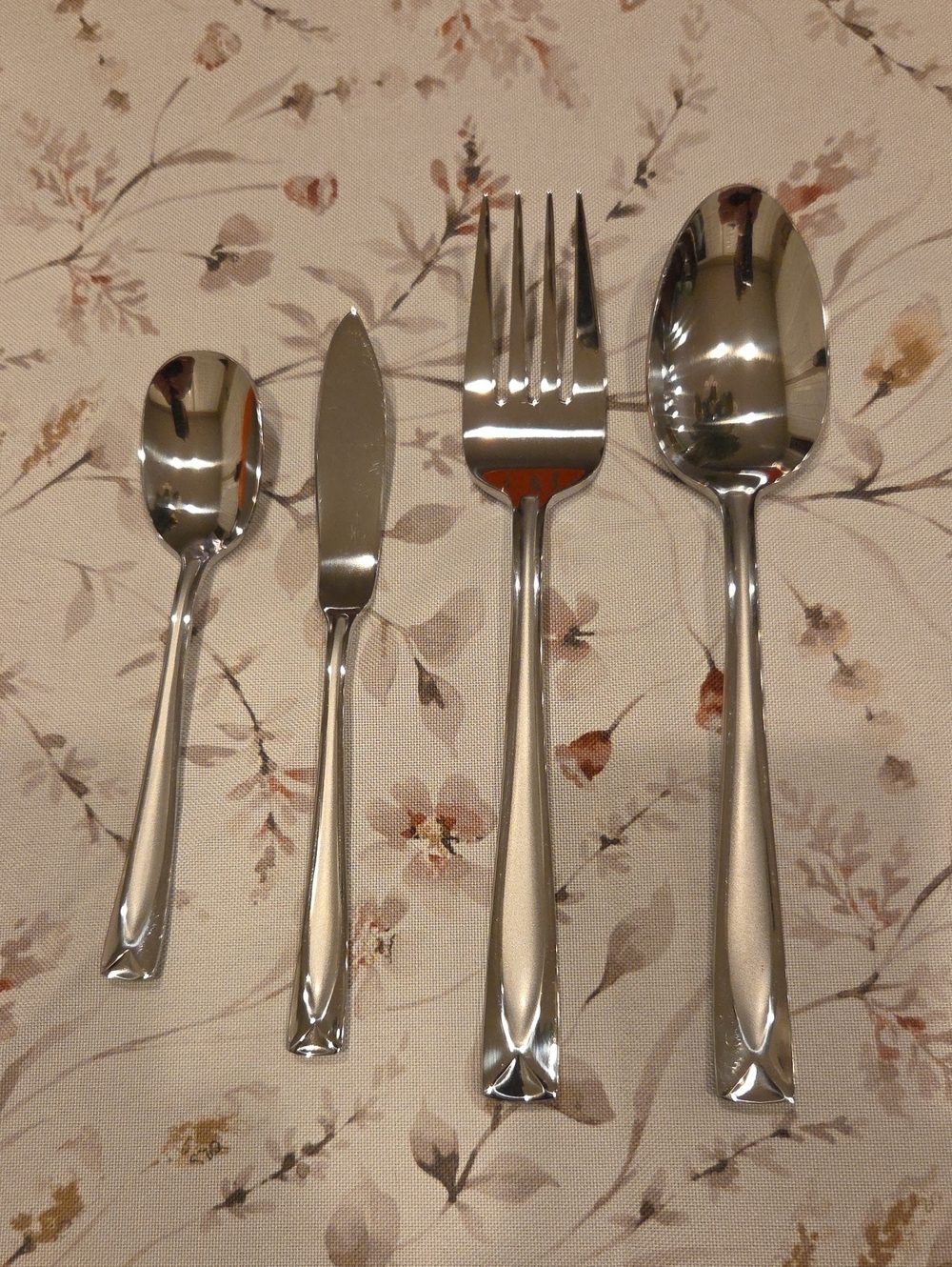 Oneida Stainless Steel Silver Flatware Set - 4-Piece Serving & Dining Utensils
